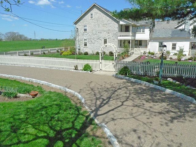 Farmhouse Driveway